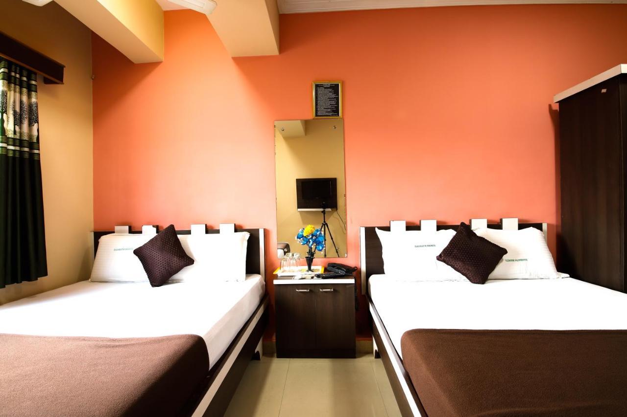 Lusia Inn Bangalore Bagian luar foto